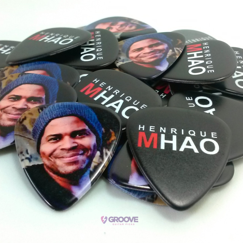 Personalização de Palhetas de Guitarra para o músico e produtor Henrique Mhao