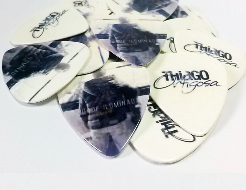 Palhetas personalizadas para o músico Thiago Ortigosa