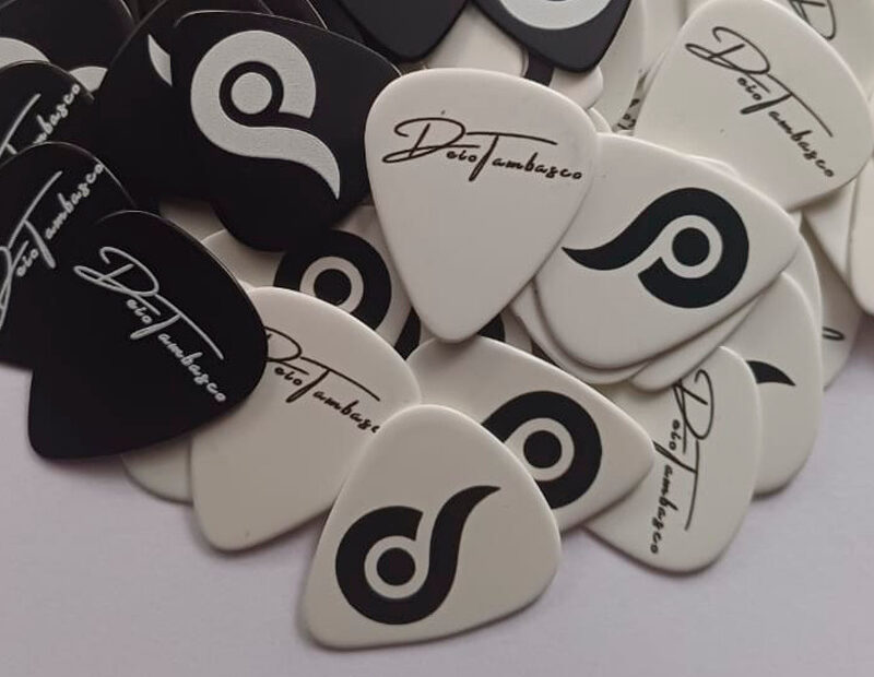 Palhetas de guitarra personalizadas para o guitarrista Déio Tambasco